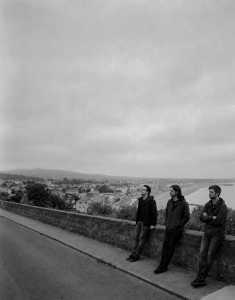 Jesse Rómlárson, Nevan Lochlann and Eoin Belfield overlooking Bray Bay in Dublin during the early years of Eventstellar in 2016