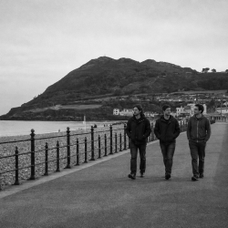 Jesse Rómlárson, Eoin Belfield and Nevan Lochlann walking along Bray Promenade in Dublin during the early years of Eventstellar in 2016