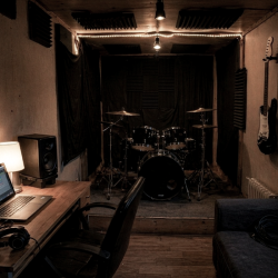 Nevan Lochlann’s home studio in Dublin during the development of early Eventstellar recordings in 2016